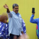 El presidente de Venezuela y aspirante a la reelección, Nicolás Maduro, saluda a los asistentes al cierre de su campaña este jueves, en Caracas (Venezuela). EFE/ Henry Chirinos