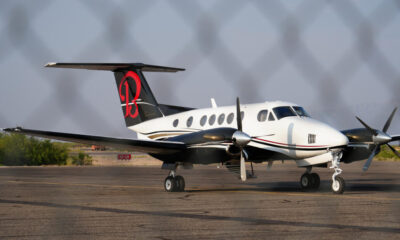 Fotografía donde se observa el avión privado en el que fueron transportados Ismael 'el Mayo' Zambada y Joaquín Guzmán López, en un aeropuerto privado, este 25 de julio de 2024 en Santa Teresa, Nuevo México (Estados Unidos). EFE/ César Contreras