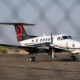 Fotografía donde se observa el avión privado en el que fueron transportados Ismael 'el Mayo' Zambada y Joaquín Guzmán López, en un aeropuerto privado, este 25 de julio de 2024 en Santa Teresa, Nuevo México (Estados Unidos). EFE/ César Contreras