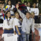 La líder opositora venezolana, María Corina Machado (i), y el candidato a la presidencia de Venezuela, Edmundo González Urrutia (d), saludan a simpatizantes antes del cierre de campaña de González Urrutia, este jueves, en Caracas (Venezuela). EFE/ Ronald Peña R.