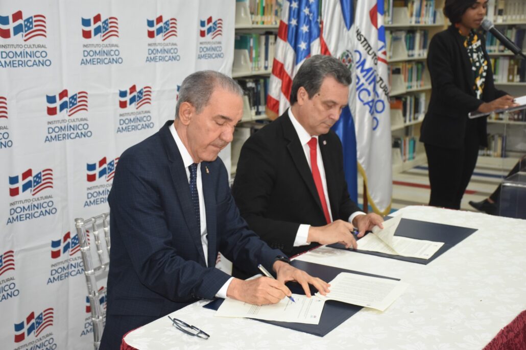 MESCyT e Instituto Cultural Dominicano Americano otorgarán 1,000 becas para estudiar inglés