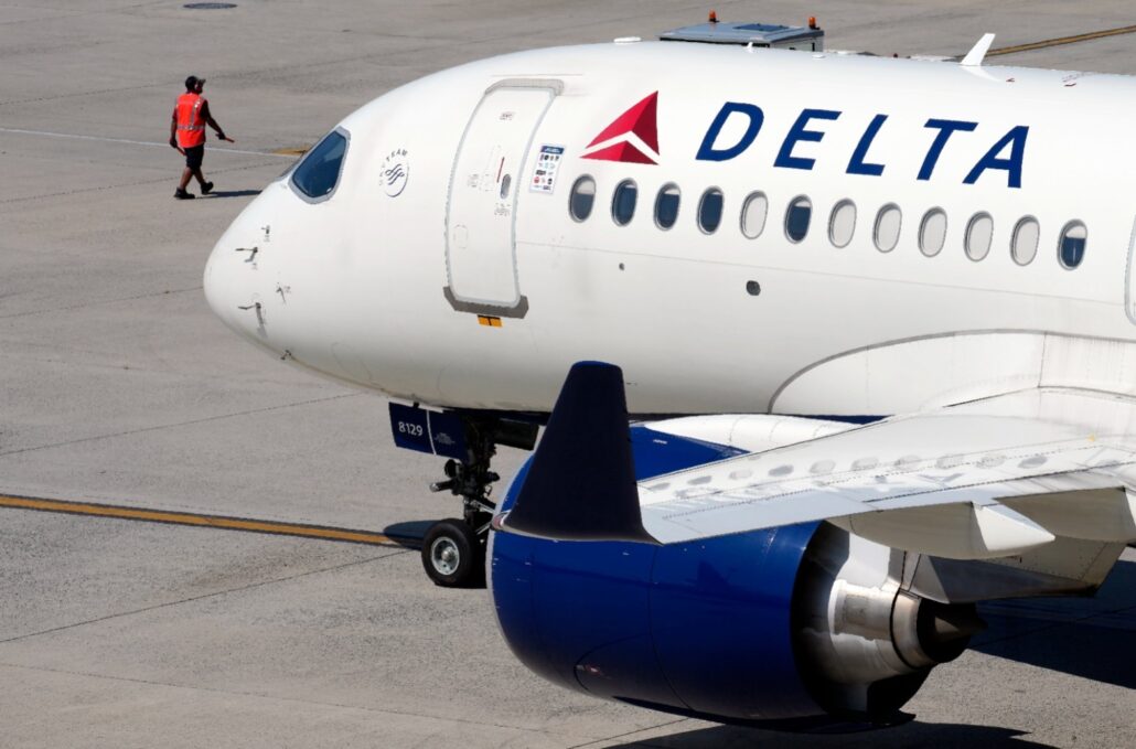 El Gobierno de EEUU abre investigación a Delta tras cuatro días de cancelaciones masivas