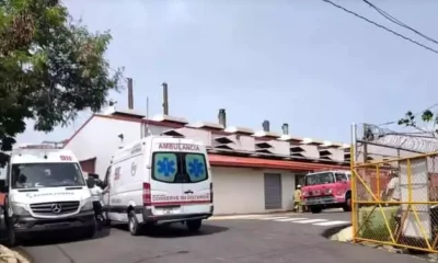 Bomberos resultan afectados por incendio en planta eléctrica en La Romana