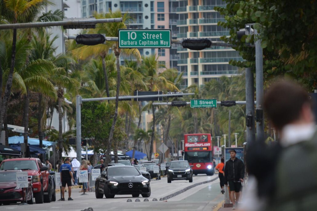 El alto costo de vida en Miami obliga a muchos a tener varios trabajos para subsistir