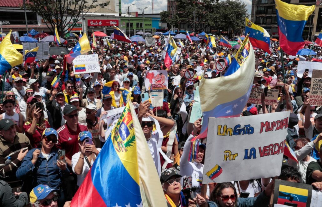 Cientos de venezolanos piden el fin del chavismo